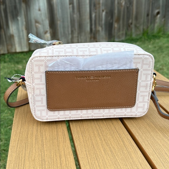 Tommy Hilfiger Tan and Brown Crossbody Bag NWT - Picture 6 of 10